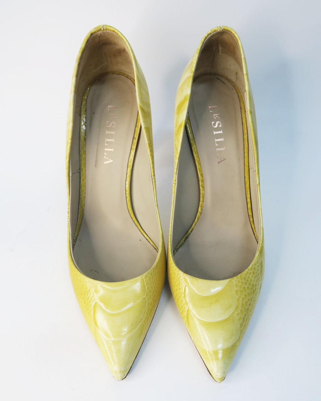 Le silla salones amarillo
