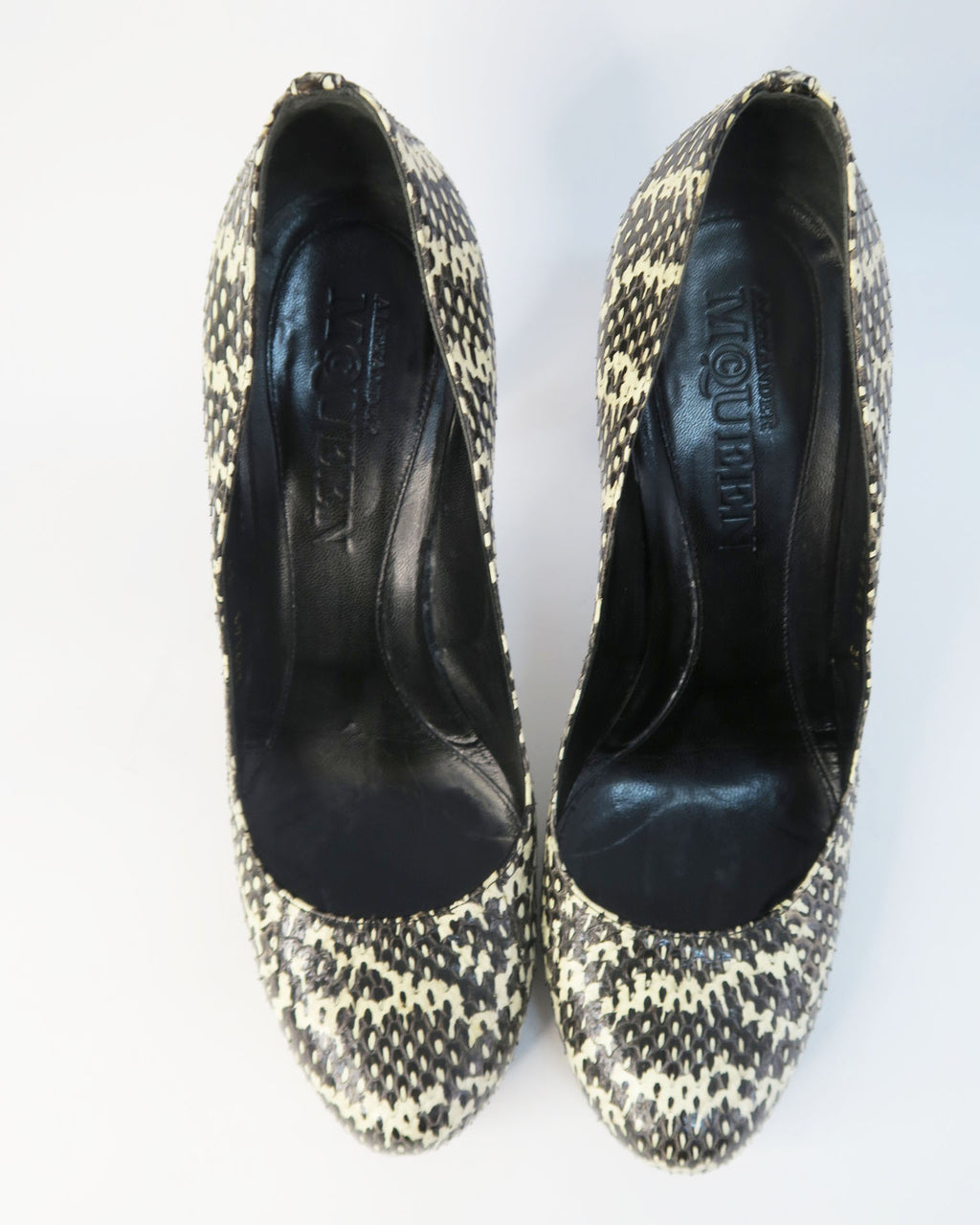 Alexander McQueen salones efecto serpiente