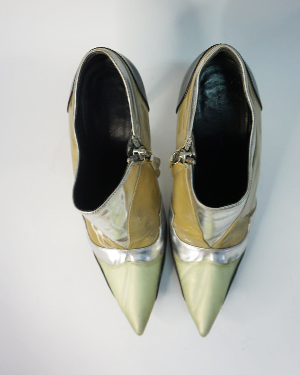 Balenciaga - Botines brillo charol