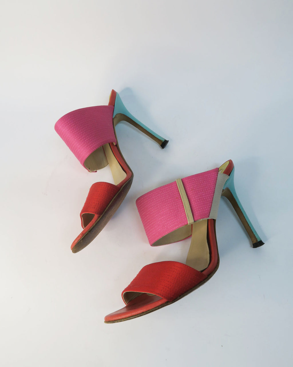 Gianni Versace Sandalias rosa rojo con tacon turquesa