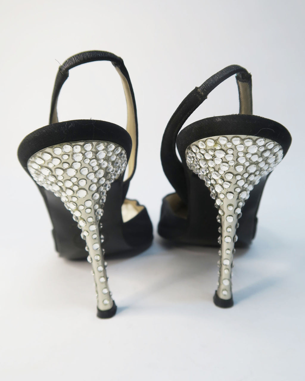 Gianni Versace salones abierto negro con piedras en tacon