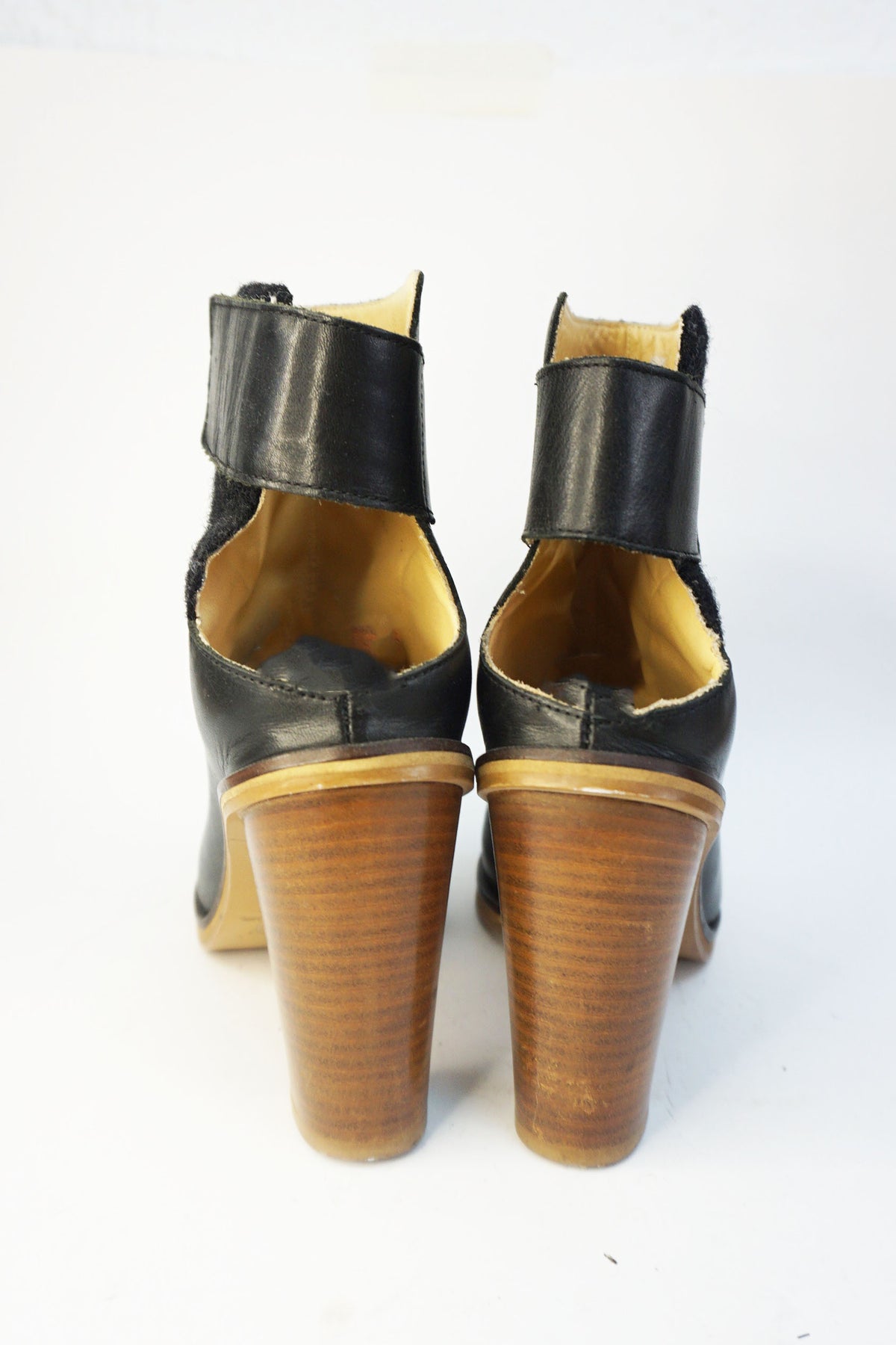 Maison Margiela -  Botin negro con tacon madera