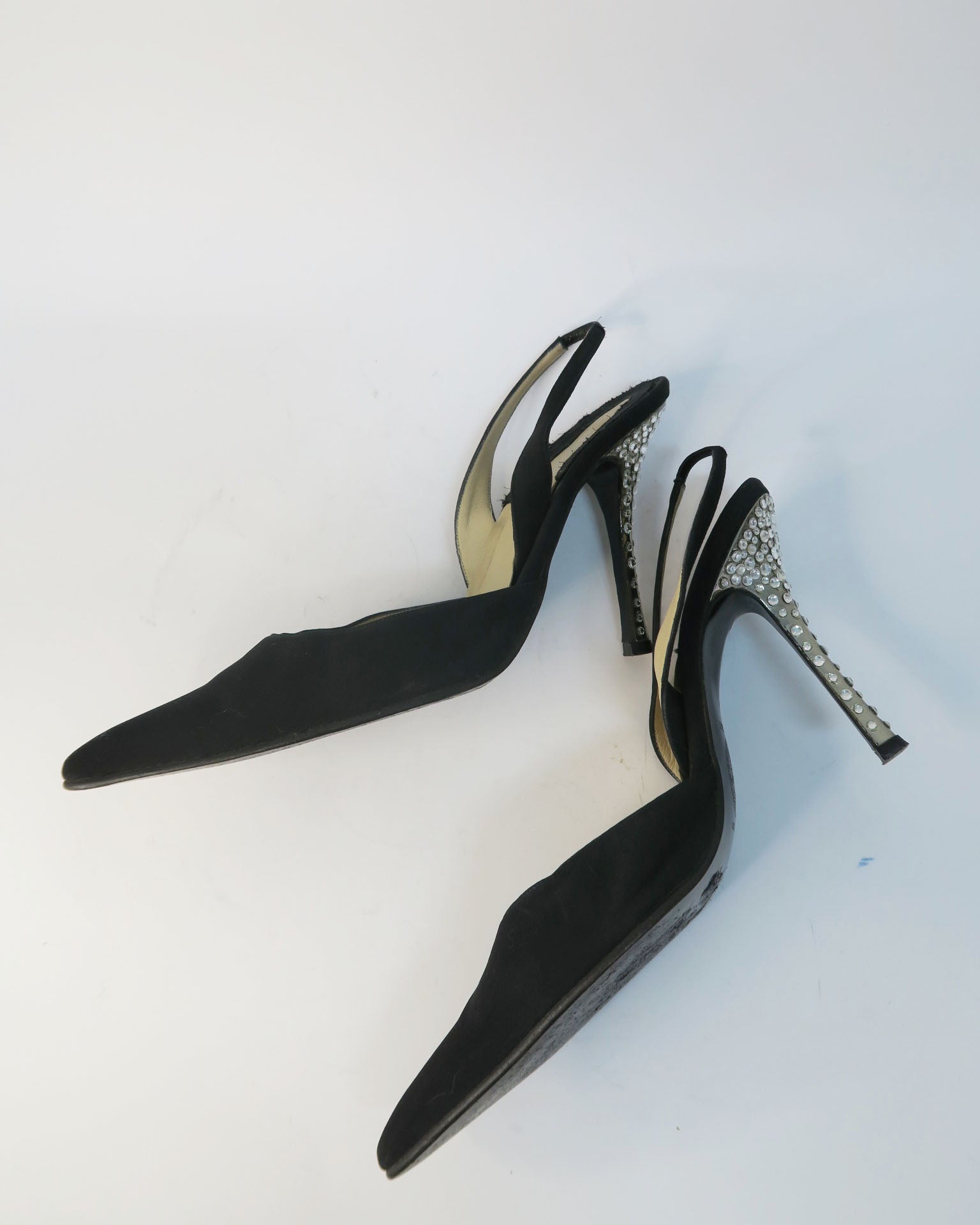Gianni Versace salones abierto negro con piedras en tacon