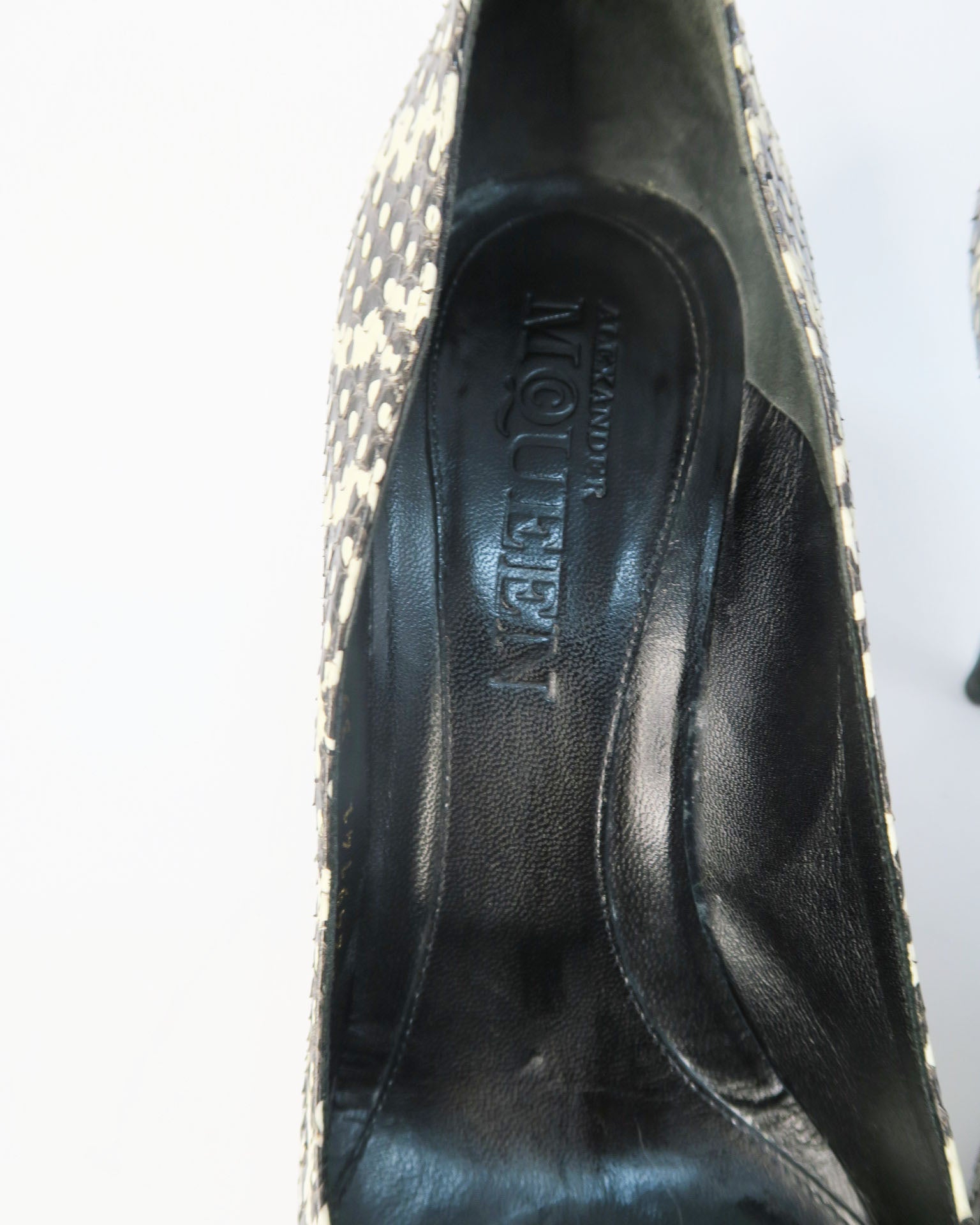 Alexander McQueen salones efecto serpiente