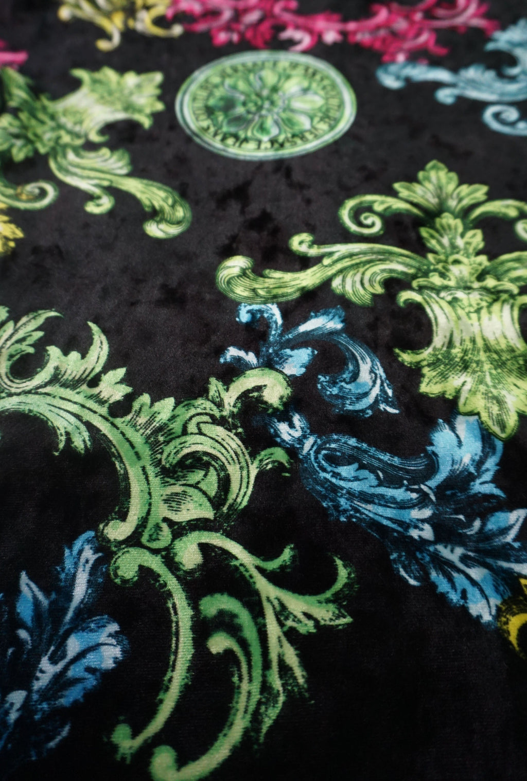 Versace Jeans - Camiseta manga larga terciopelo con colores vivos