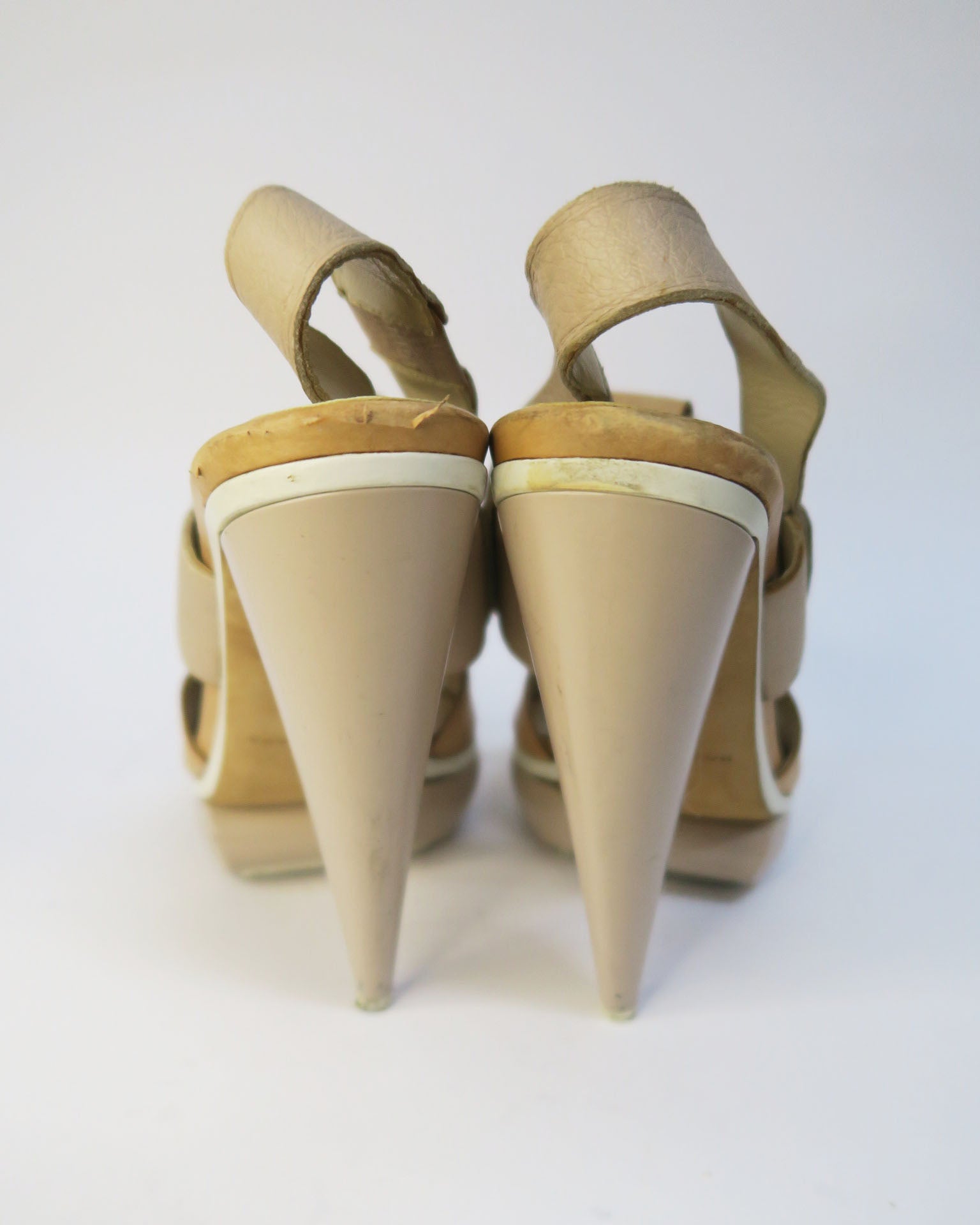 Balenciaga sandalias plataforma nude