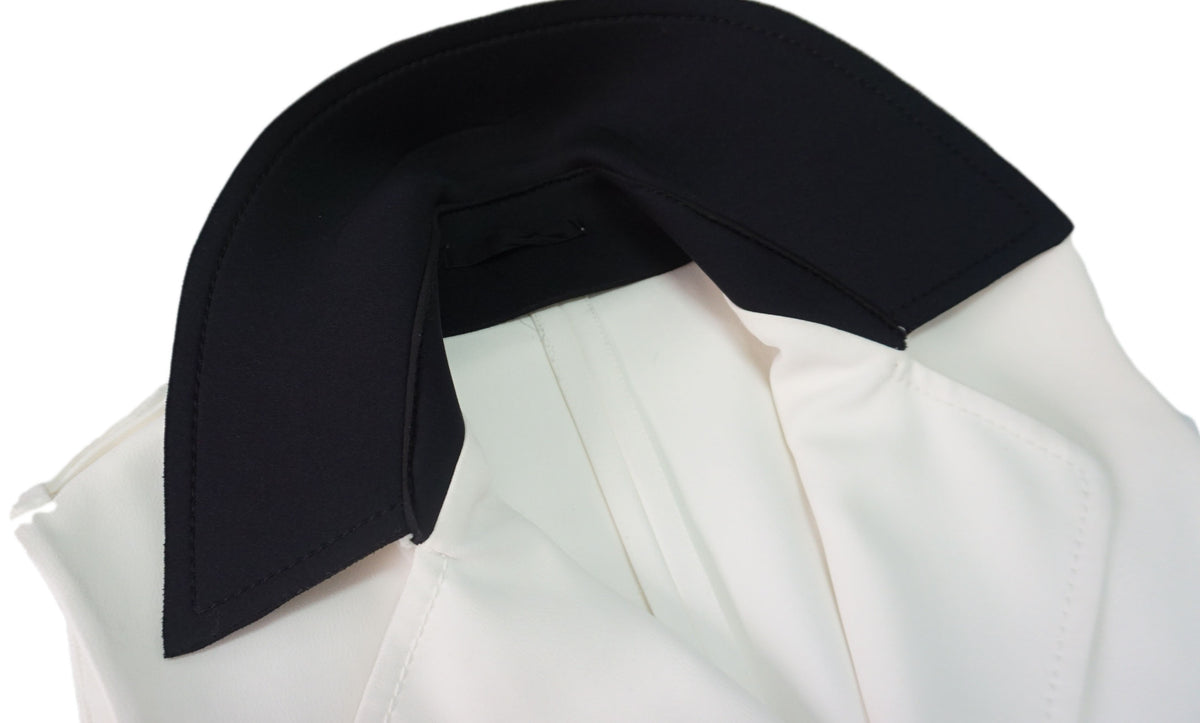 Costume National - Vestido sin mangas en blanco con cuello neopremo