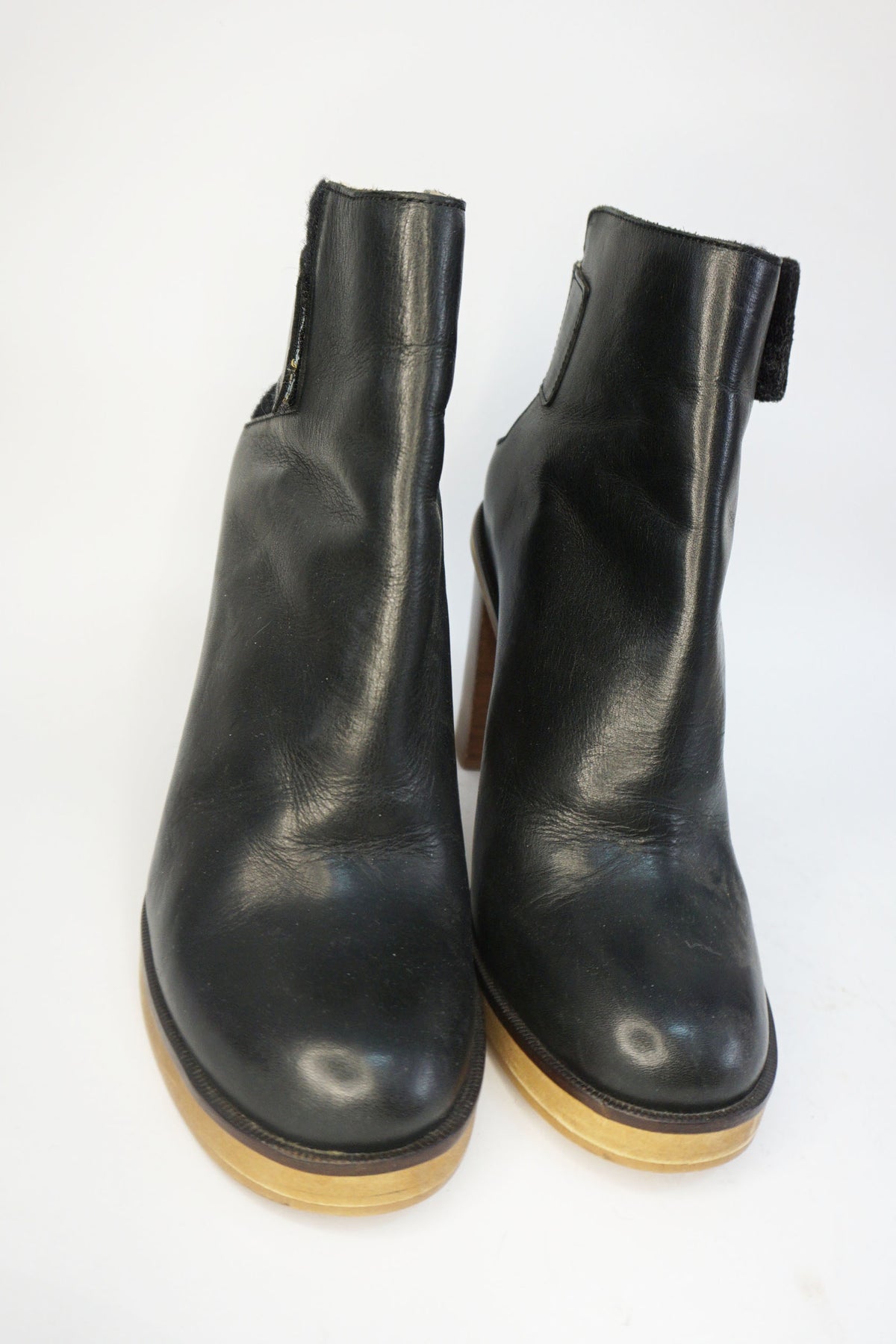 Maison Margiela -  Botin negro con tacon madera