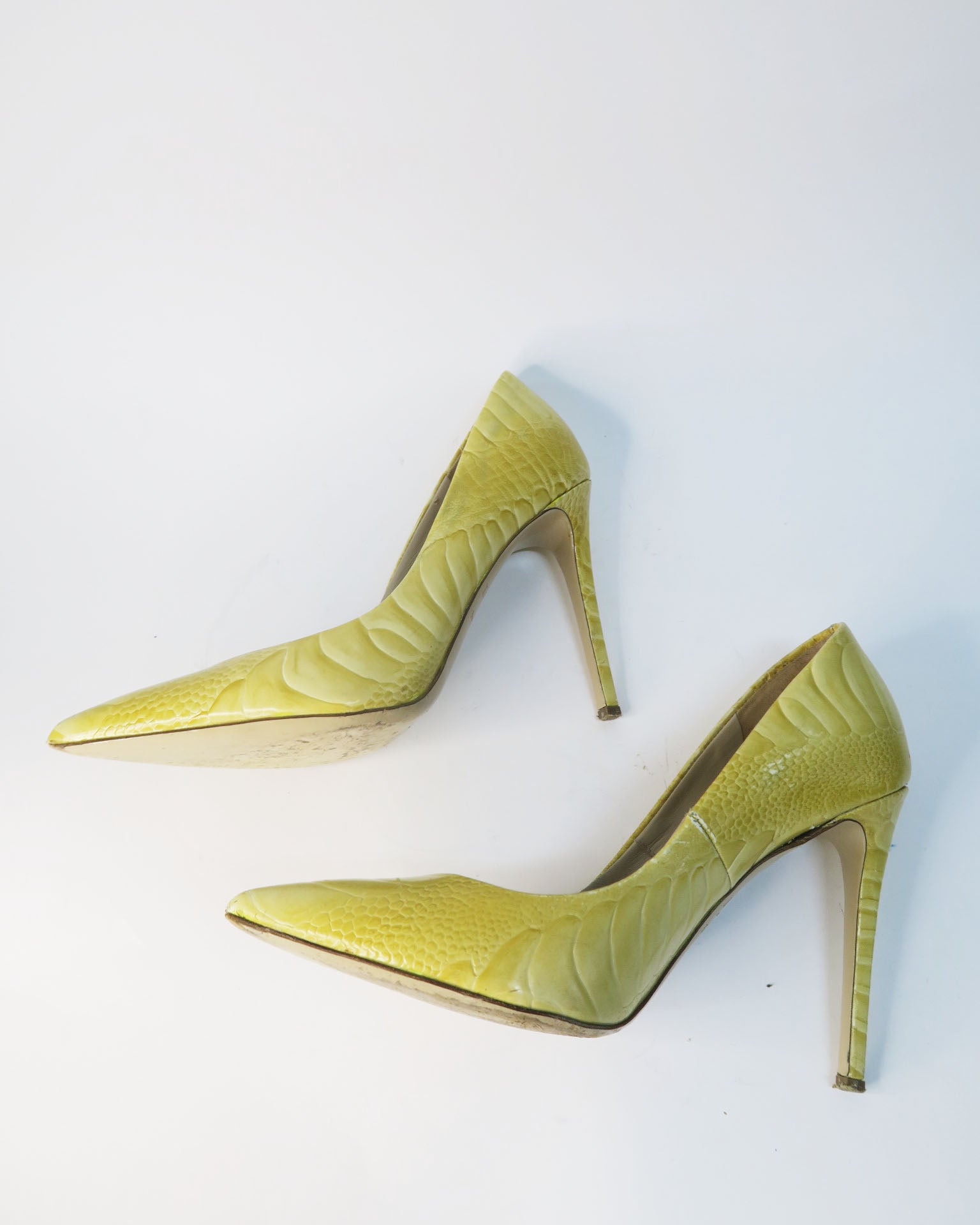 Le silla salones amarillo