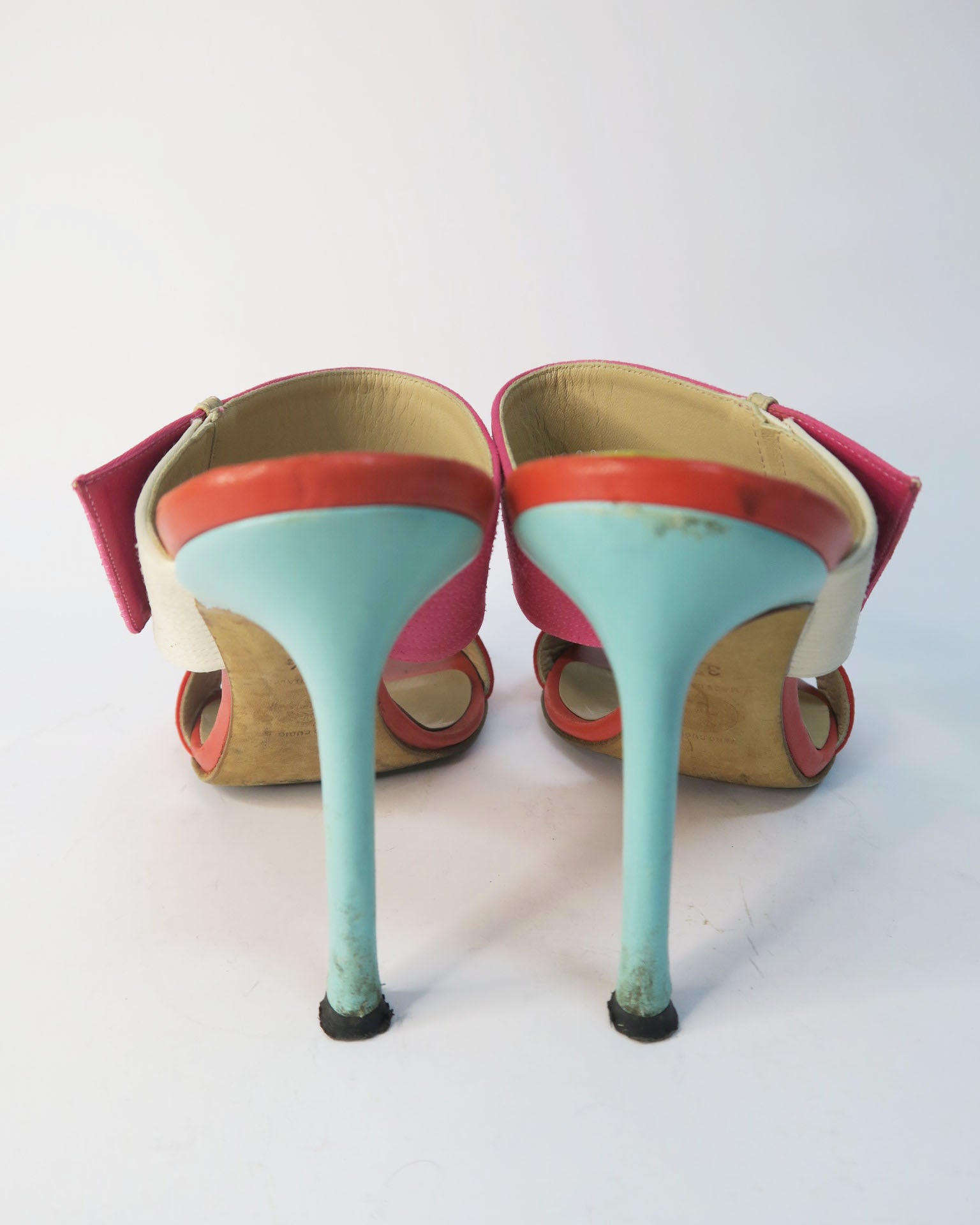 Gianni Versace Sandalias rosa rojo con tacon turquesa