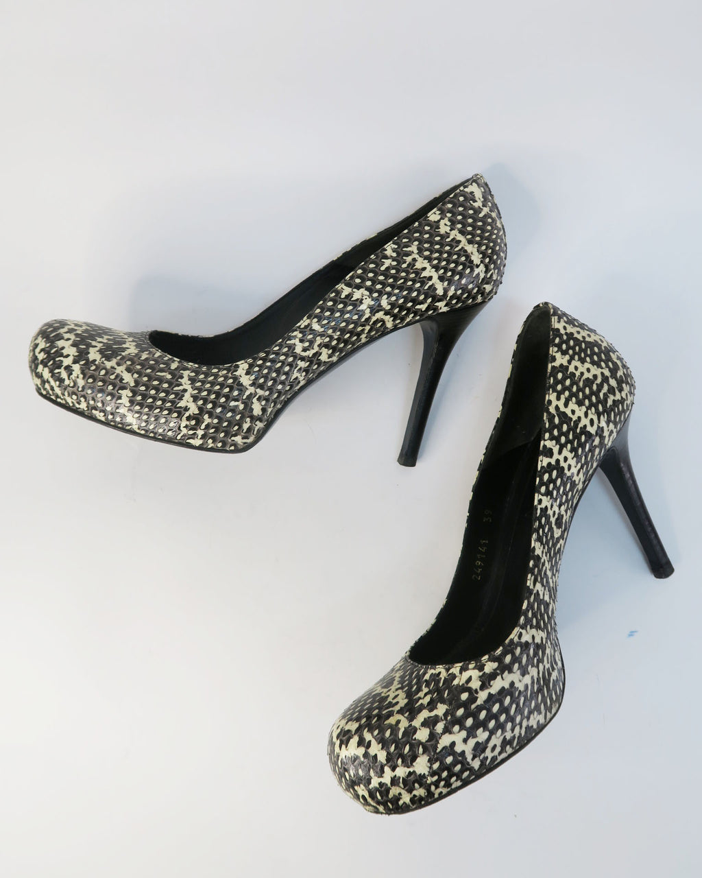 Alexander McQueen salones efecto serpiente