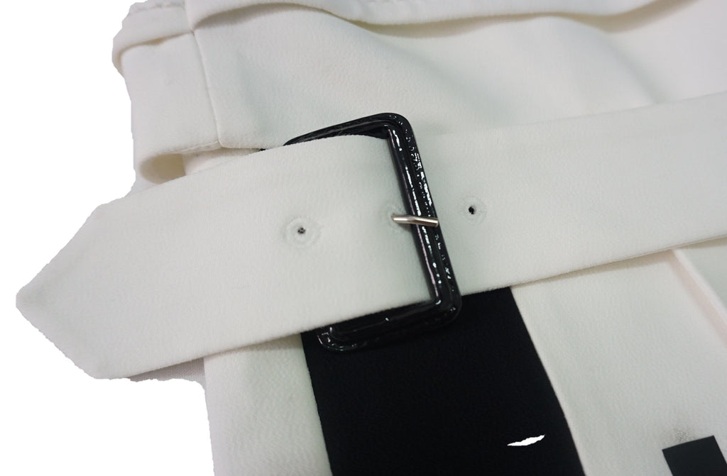 Costume National - Vestido sin mangas en blanco con cuello neopremo