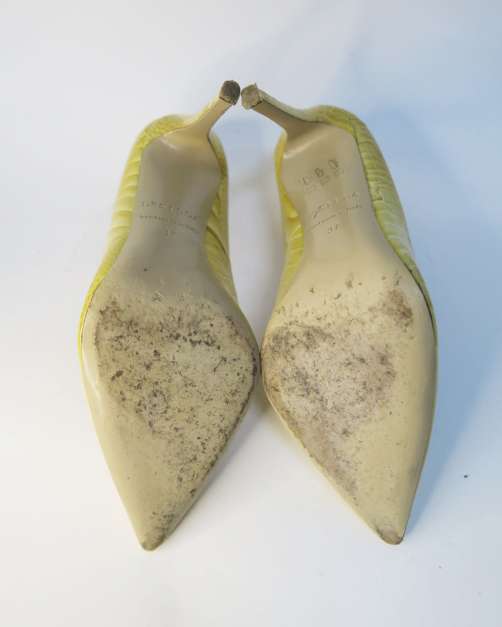 Le silla salones amarillo