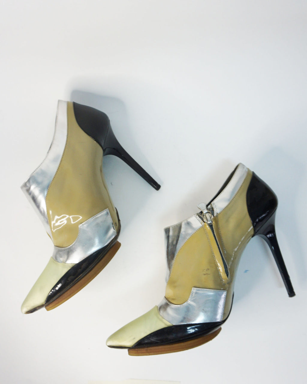 Balenciaga - Botines brillo charol