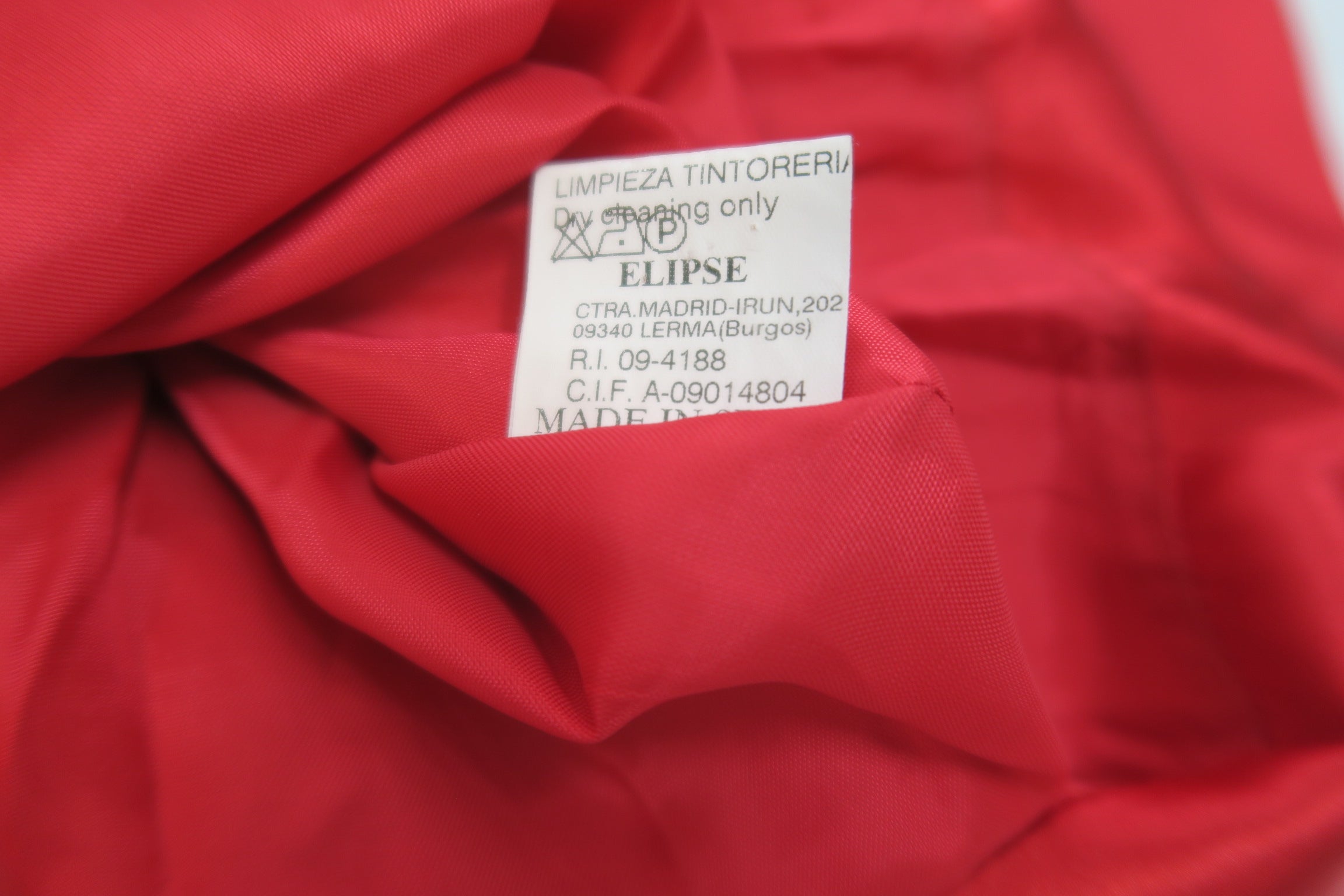 Amaya Arzuaga - Vestido rojo palabra de honor