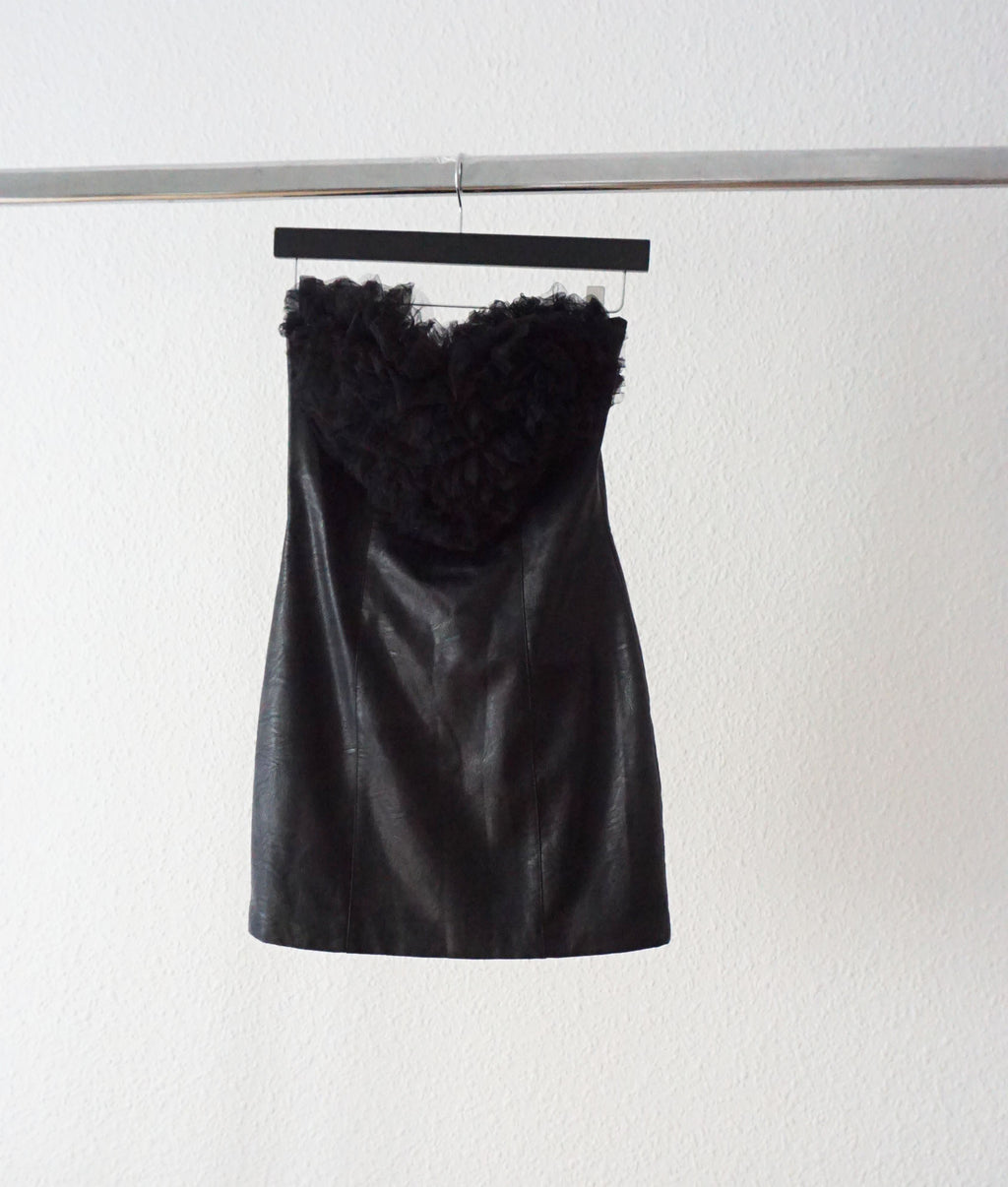 AniyeBy - Vestido negro corazón tul y cuero