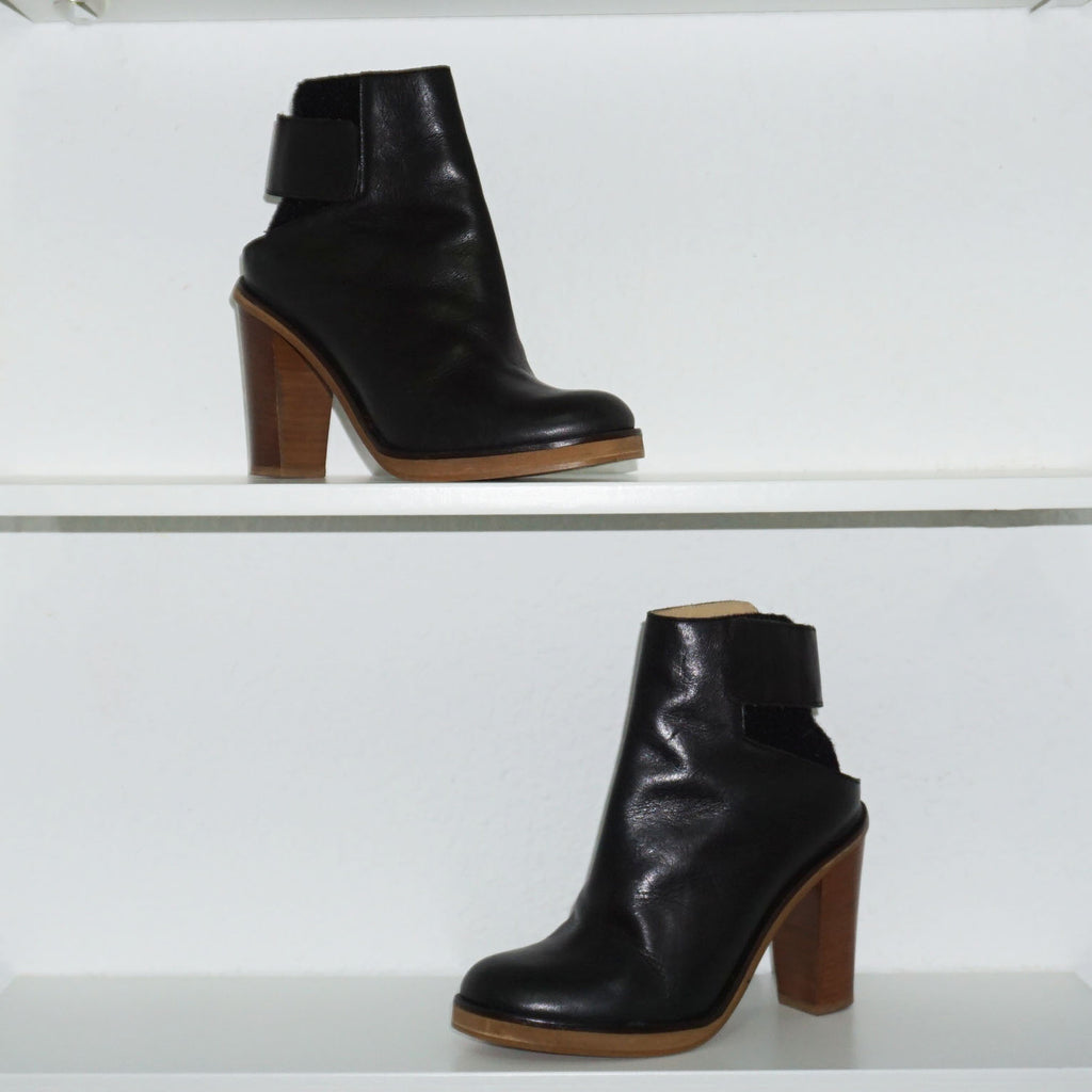 Maison Margiela -  Botin negro con tacon madera