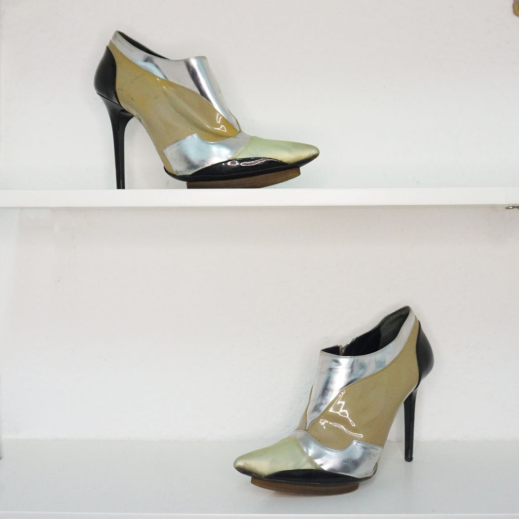 Balenciaga - Botines brillo charol